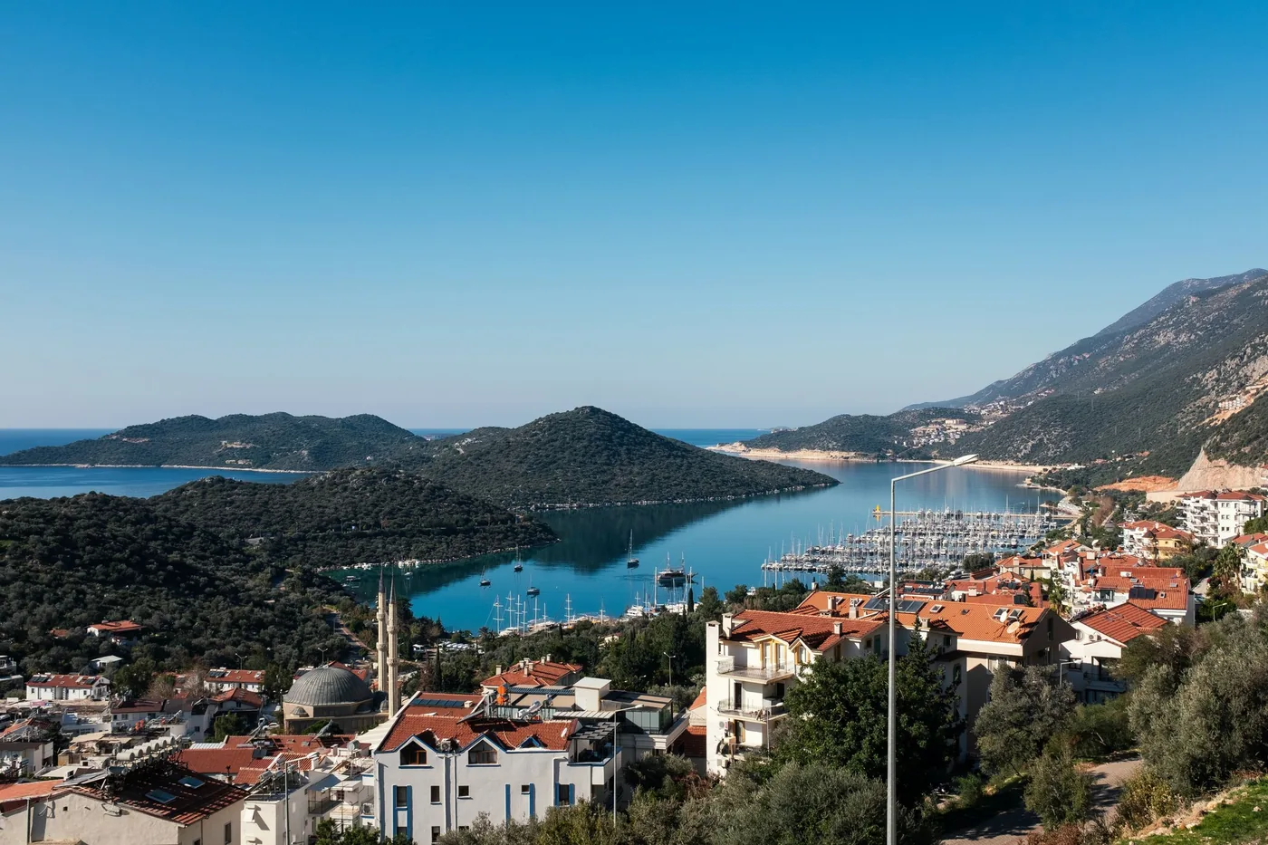 Kaş na Riwierze Tureckiej z mariną i zatoką